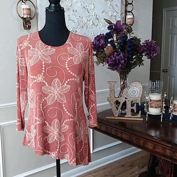 Picadilly Fashion Floral Embroidered Asymmetric Top. Size SP - Picture 11 of 16